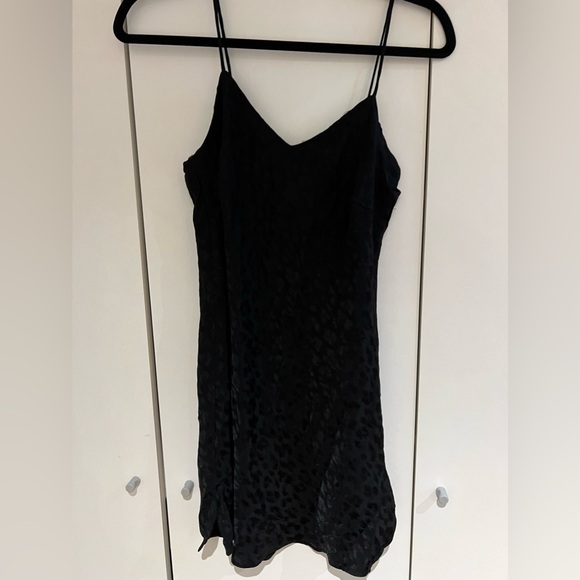 Black leopard satin mini dress - Picture 2 of 4